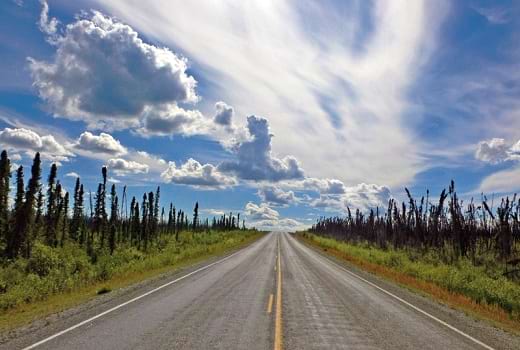 Highway im Yukon Kanada