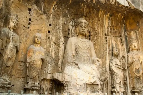 Longmen-Grotten in Luoyang